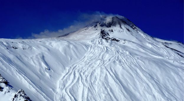 Etna. Diffusa falsa notizia di snowboarder morto sull'Etna
