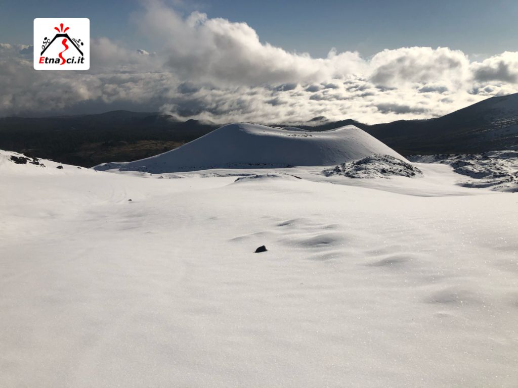 5 Dic 2020 - Etna già innevata e le previsioni della stagione invernale all&#039;insegna delle attività outdoor