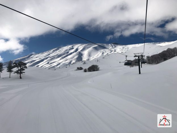25.2.2019 - Caduti 40/50 cm di neve nuova. A Etna Nord la stagione sciistica continua a gonfie vele