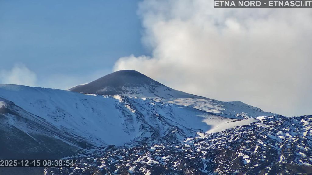 16 Dic 2025 - Etna. Sciovie ancora chiuse. Si attende la neve.